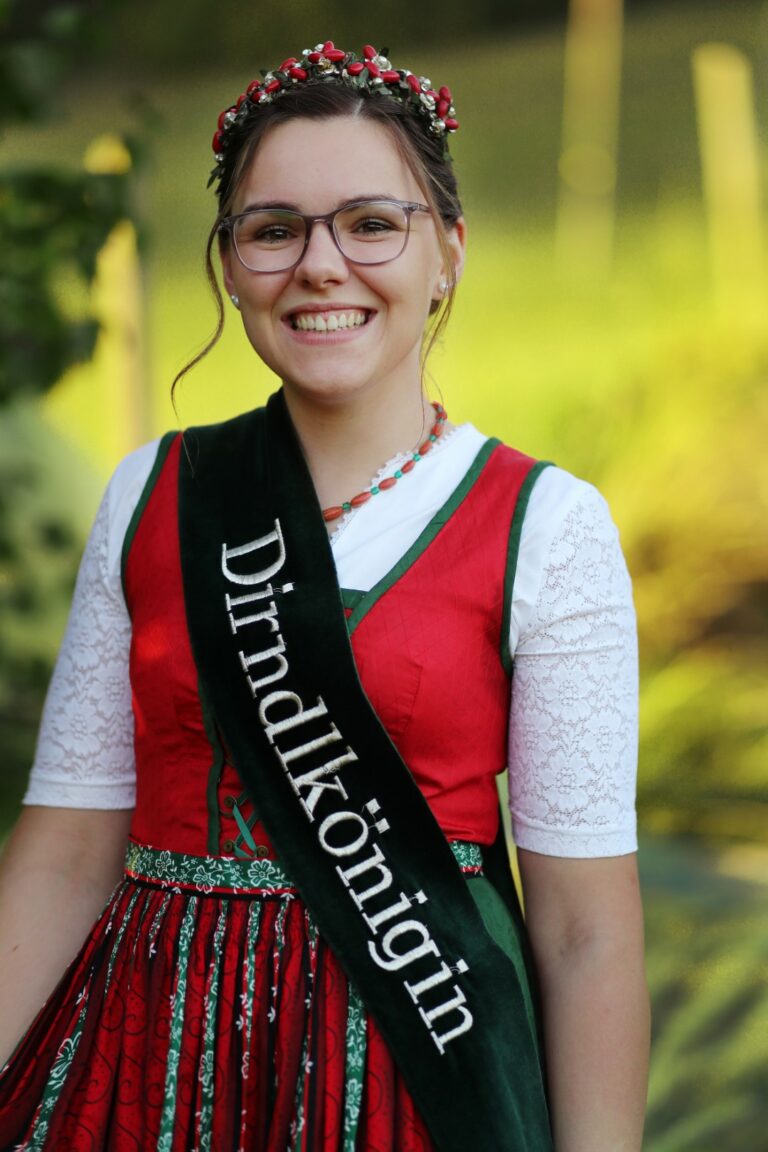 Dirndlkönigin Anna König