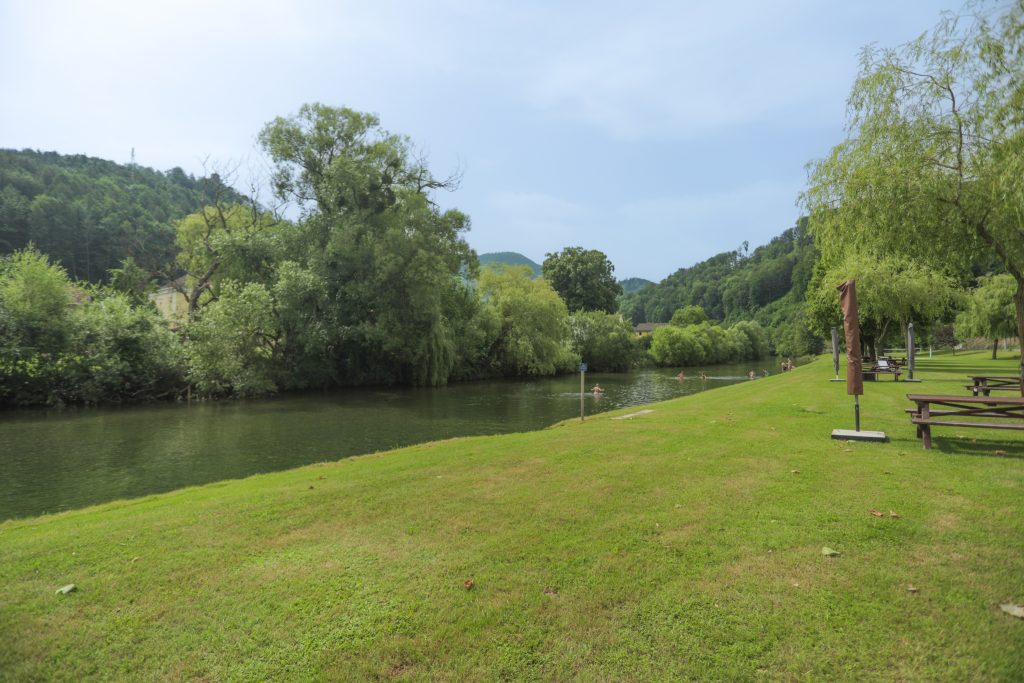 die pielach mit großer grünen wiese